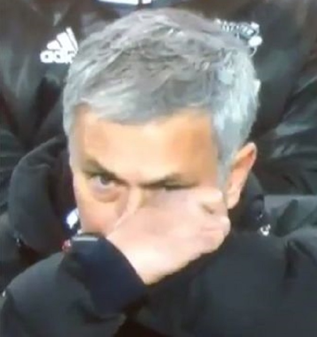 Mourinho "vuče lajne" tijekom utakmice
