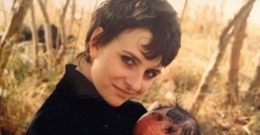 FOTO Majka ju je ostavila prije 23 godine jer se rodila potpuno crvena, evo kako izgleda danas