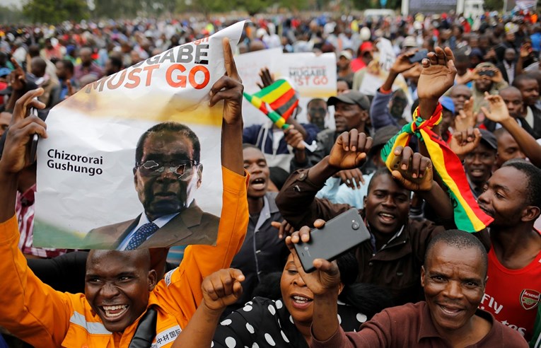 KRAJ DIKTATORA Mugabe će sutra biti smijenjen, stotine tisuća ljudi izašle na ulice