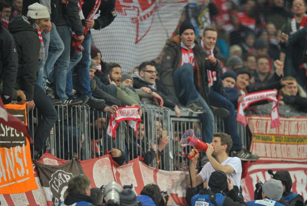 Video dana: Muller predvodi navijanje na Allianz Areni nakon velikog preokreta