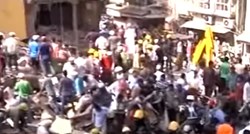 VIDEO U Mumbaiju se urušila zgrada, u ruševinama zarobljeni deseci ljudi