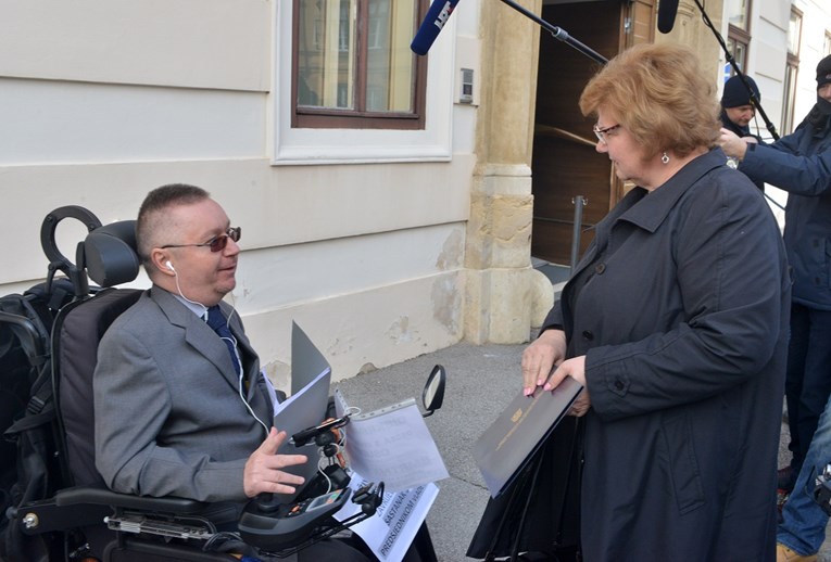 Kujundžić i Murganić se susreli s invalidom u kolicima, obećali mu pomoći