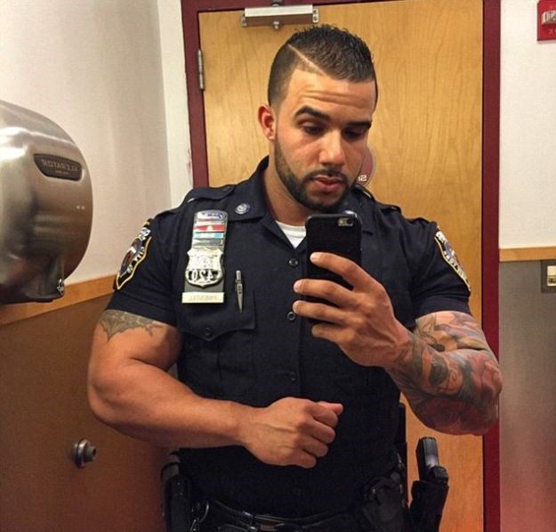 Žene poludjele za murjakom: "Pretresi me, bila sam jako zločesta"