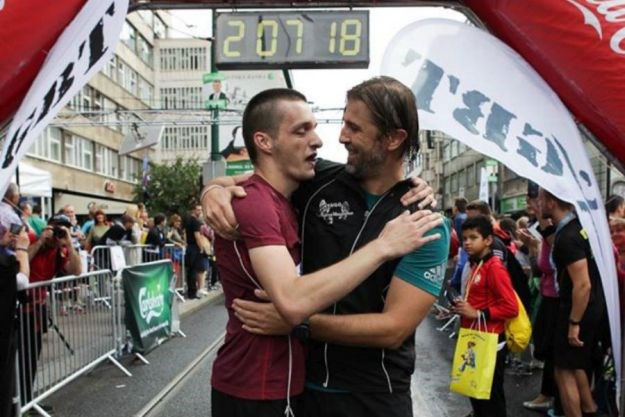 Scene za pamćenje u Sarajevu: Slijepi mladić šest mjeseci trenirao s Ironmanom i istrčao polumaraton