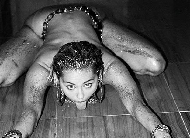 Pogledajte kakvom nas je izvedbom joge iznenadila Miley Cyrus