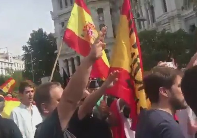 VIDEO Protivnici katalonske neovisnosti dizali ruke u nacistički pozdrav