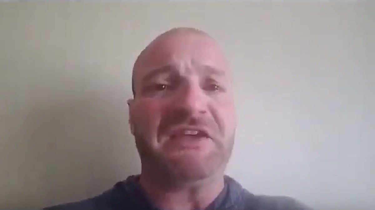 VIDEO Pogledajte kako američki neonacist cmizdri nakon što je saznao da ga traži policija