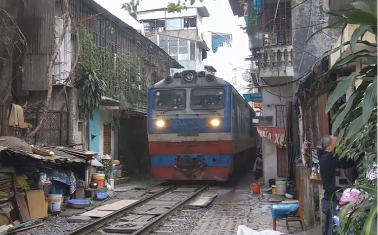 Bit ćete sretni gdje živite kad vidite kuda vlak prolazi u Vijetnamu