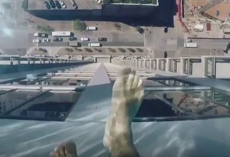 VIDEO Za ovo treba luđačka hrabrost: Provjerite kako izgleda plivanje u najstrašnijem bazenu na svijetu
