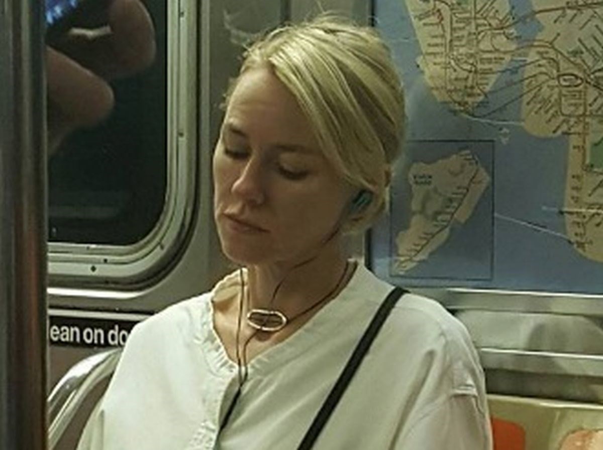 Naomi Watts genijalno se osvetila obožavateljici koja ju je potajno fotkala