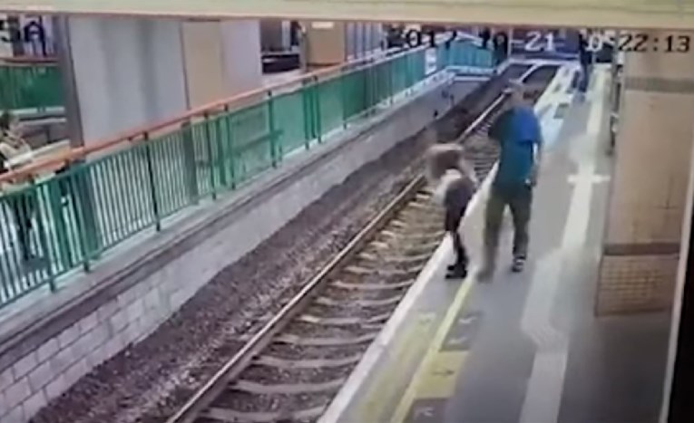 VIDEO Muškarac u Hong Kongu gurnuo ženu na prugu podzemne željeznice