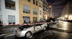 Napad na bogate: Maskirani biciklisti u Berlinu zapalili 50 Mercedesa i BMW-a
