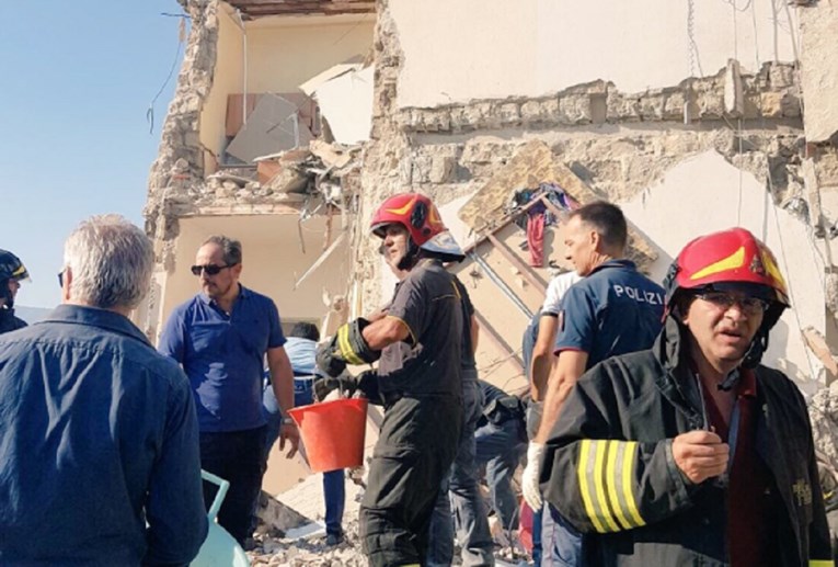 Srušila se zgrada kod Napulja, nestalo osmero ljudi, među njima i dvoje djece