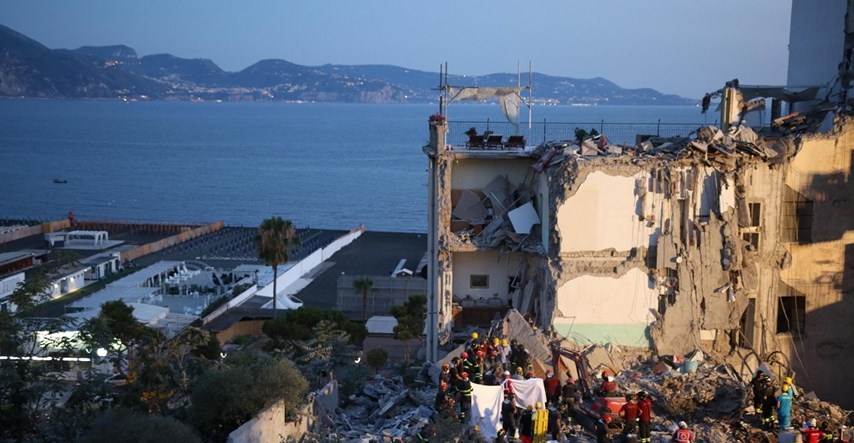 U urušenoj zgradi u Napulju pronađeno osam tijela