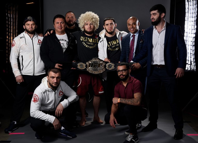 Nurmagomedov u meču za UFC naslov prebio Iaquintu, pa ismijao Conora McGregora