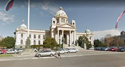 Predao se muškarac koji je ispred skupštine u Beogradu prijetio da će se raznijeti bombom