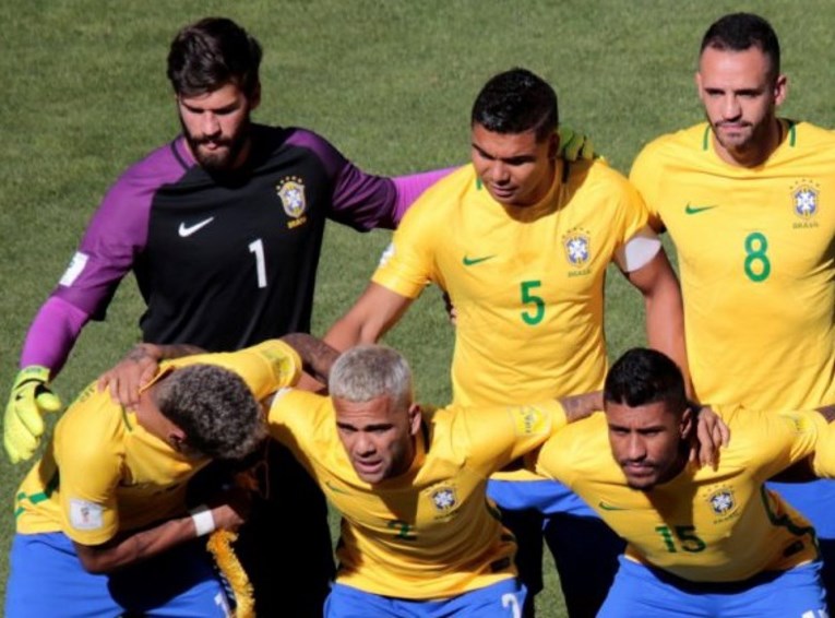 Ovo još nije zabilježeno u nogometu: Pronađite uljeza na fotografiji brazilskih reprezentativaca
