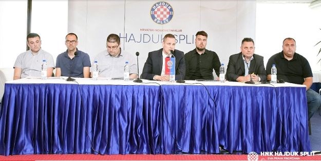 VIDEO Torcida i predsjednik Hajduka poslali oštru poruku HNS-u: Bojimo se kako će ovo završiti!