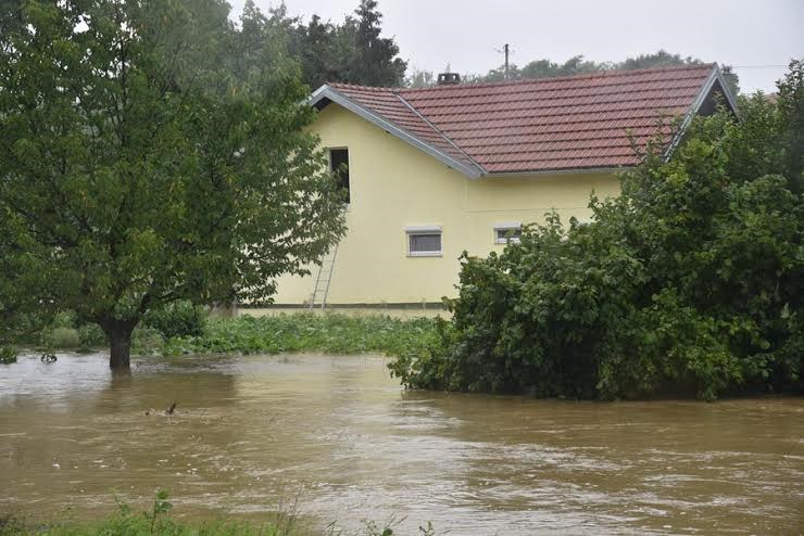 Kuće, ceste i kanali u našičkom kraju već poplavljeni, a najgore tek slijedi