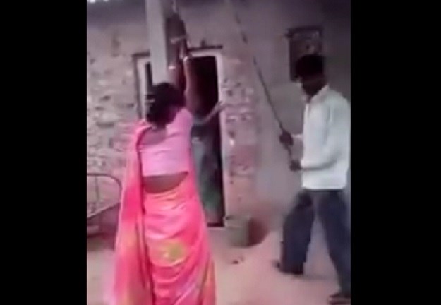 Užas u Indiji: Muškarac vezao i brutalno istukao ženu i njenog ljubavnika, ljudi sve mirno gledali
