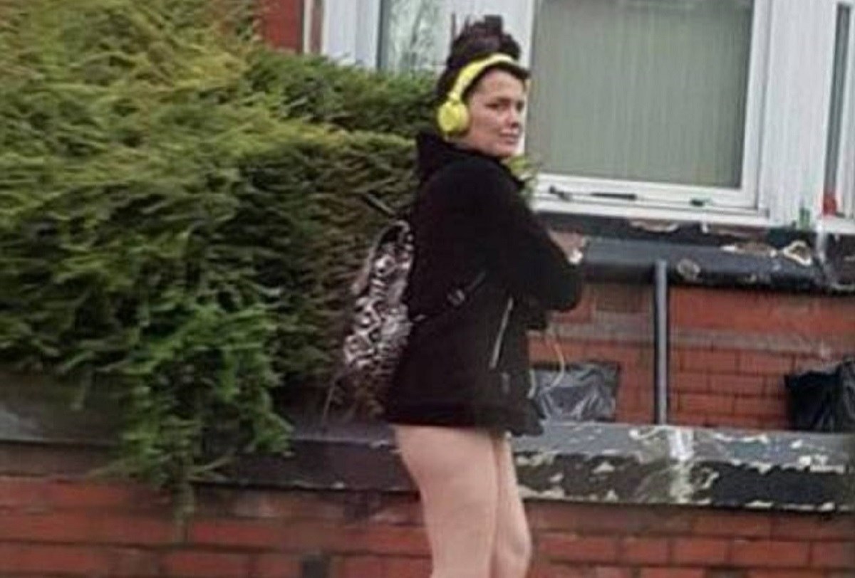 FOTO Mladu djevojku zaustavila policija zbog ultra kratkih vrućih hlačica, vidite li ih uopće?