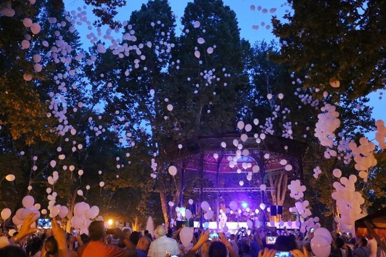 VIDEO Baloni ispunili nebo iznad Zagreba u znak sjećanja na vatrogasce poginule na Kornatima