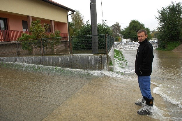 Potop u Karlovcu: Stotine kuća pod vodom, proglašena elementarna nepogoda