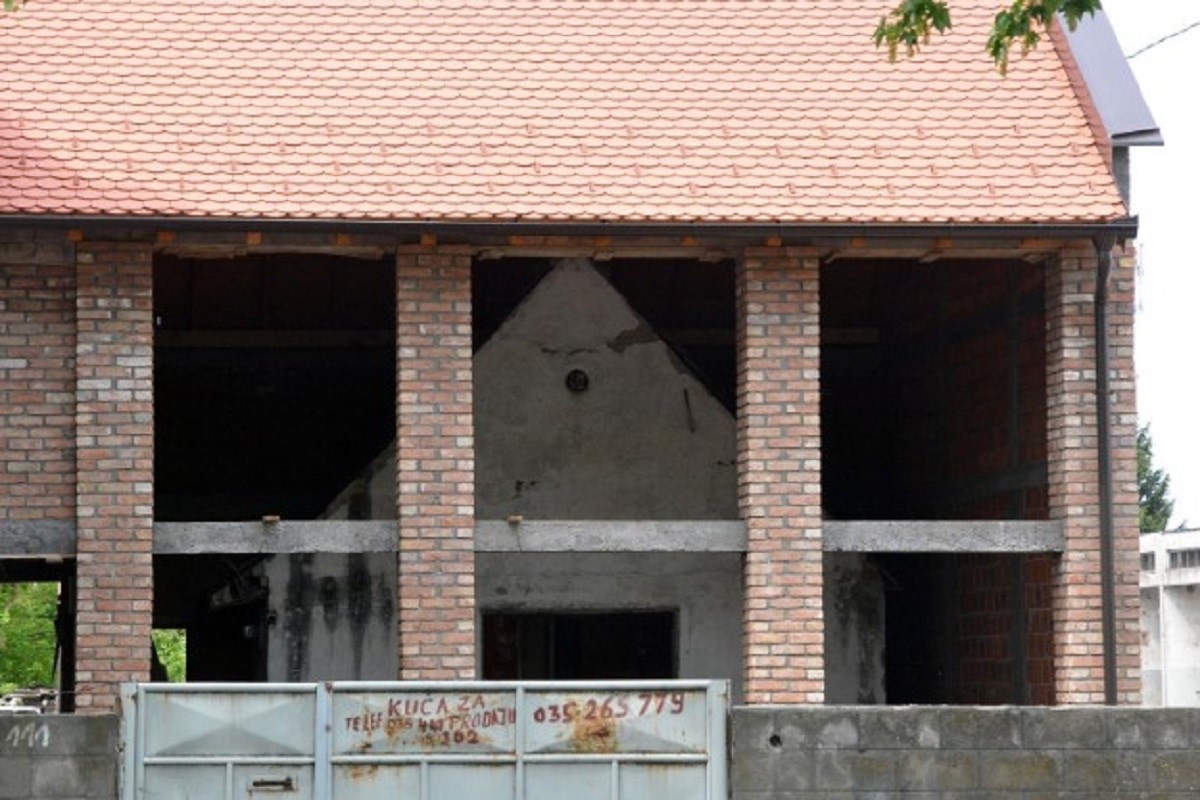 "Kuća u kući": Nesvakidašnja građevina u Slavonskom Brodu postala prava atrakcija