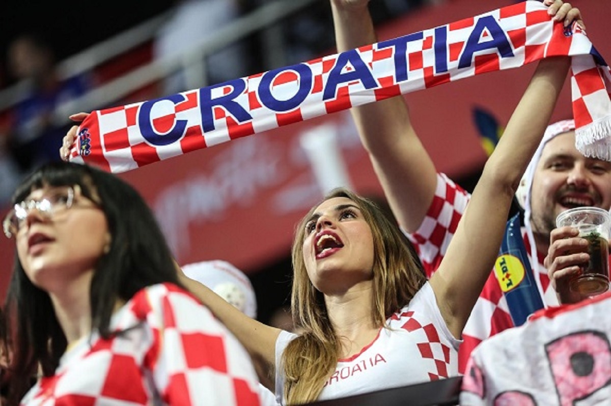 FOTO Nemate li živaca za rukomet, bacite pogled na tribine - pune su ljepotica