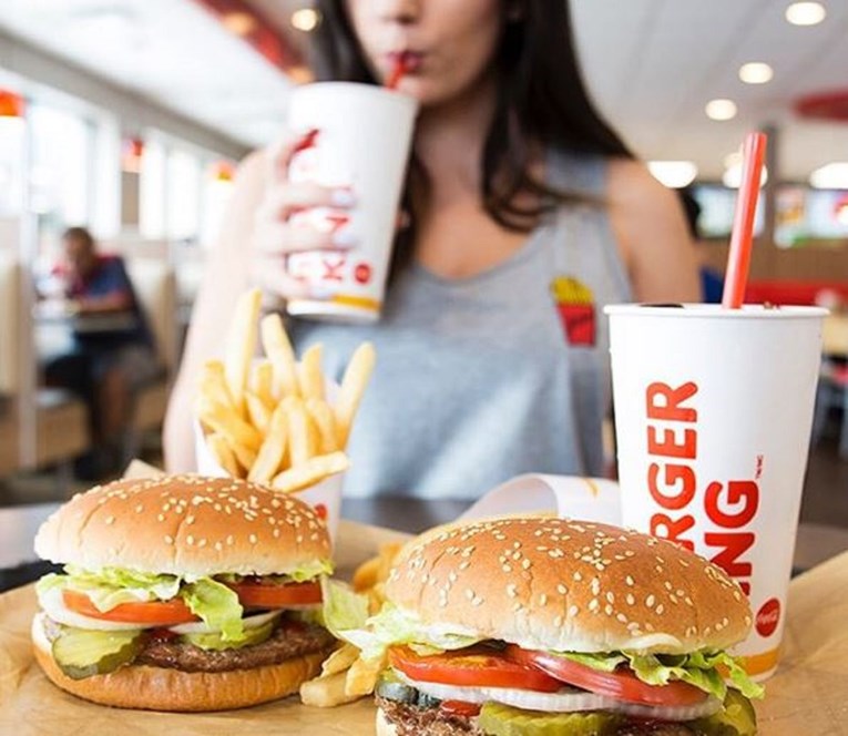 Burger King nudi besplatne sendviče do kraja života, postoji samo jedan uvjet