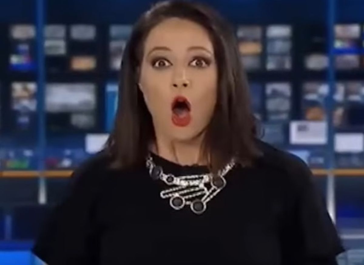 VIDEO Voditeljica nije znala da je snimaju pa se malo zaigrala, svi se sprdaju s njenom reakcijom