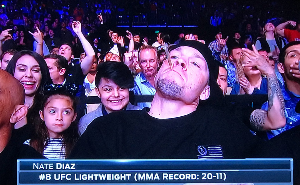 OVO MOŽE SAMO NATE DIAZ U izravnom prijenosu UFC-a stavio joint u usta i upalio upaljač