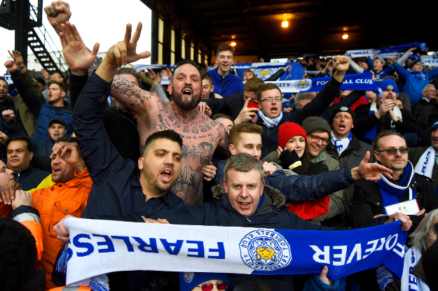 "Mi smo prvaci, ne mičemo se!" Navijači Leicestera slave na stadionu dugo nakon londonskog trijumfa