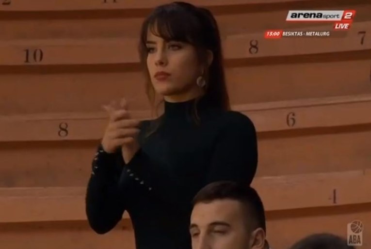 VIDEO Prezgodna navijačica Splita privukla sve poglede na utakmici protiv Bosne