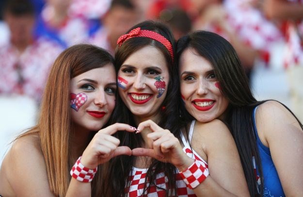 FOTO Hrvatske navijačice u Bordeauxu pokazale kako se navija za Vatrene