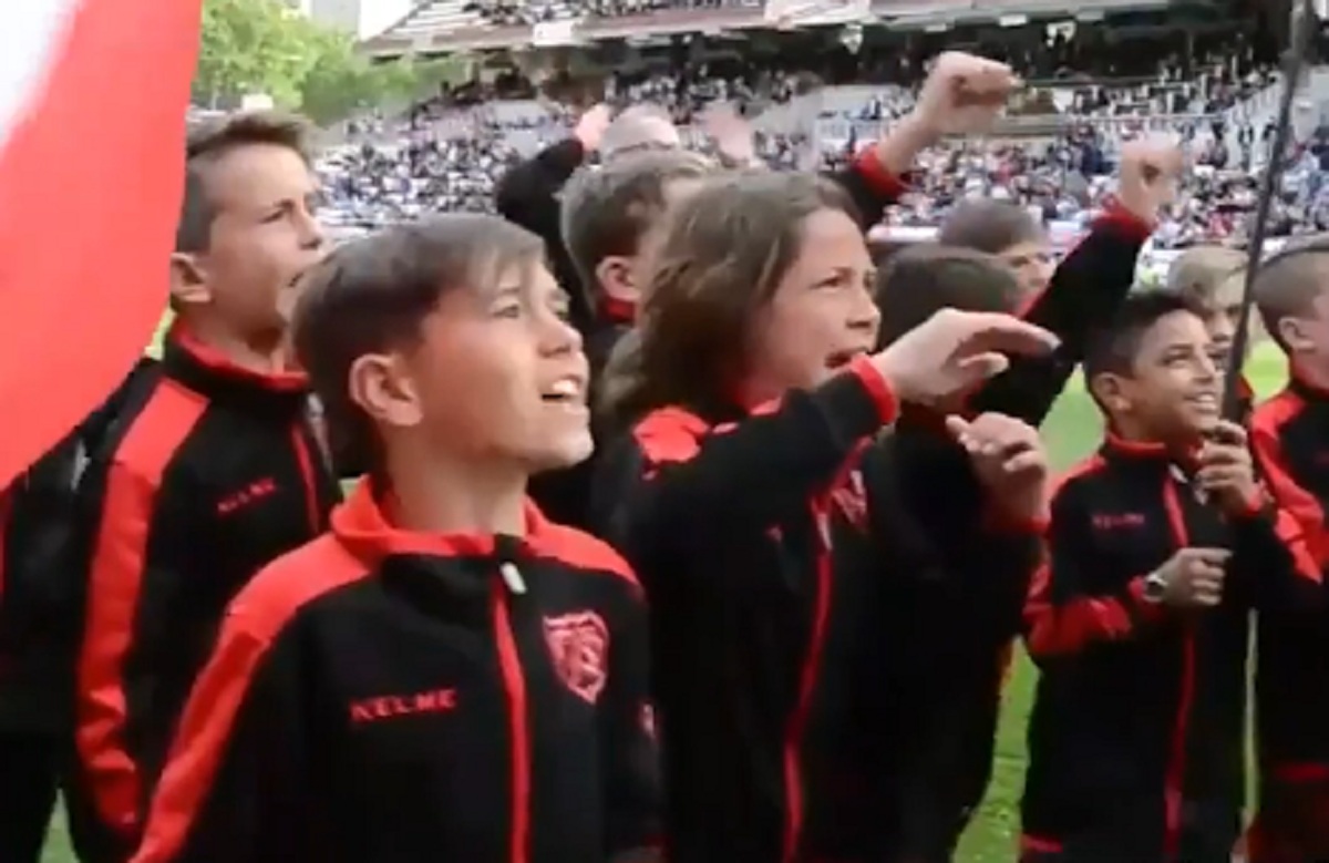 Ovaj video će vas oduševiti: Pogledajte kako navijači Raya bodre svoje klince