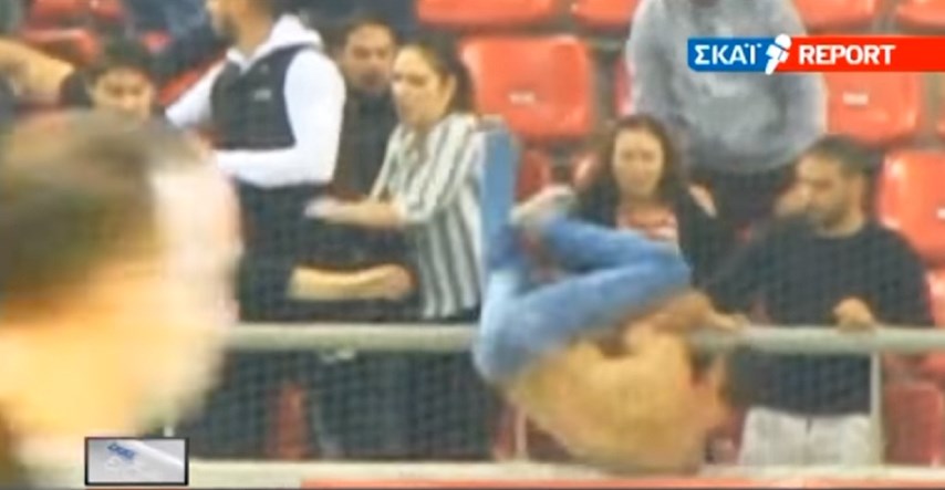 UZNEMIRUJUĆE SNIMKE Navijači Olympiakosa brutalno pretukli navijača PAO-a na utakmici Grčke i Gibraltara