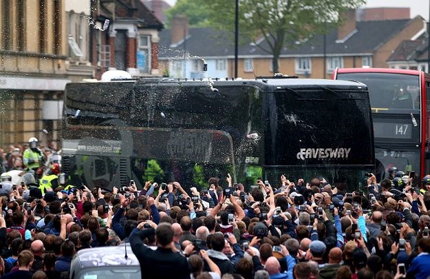 Snimka iz autobusa: Ovako su igrači Uniteda reagirali na napade navijača West Hama
