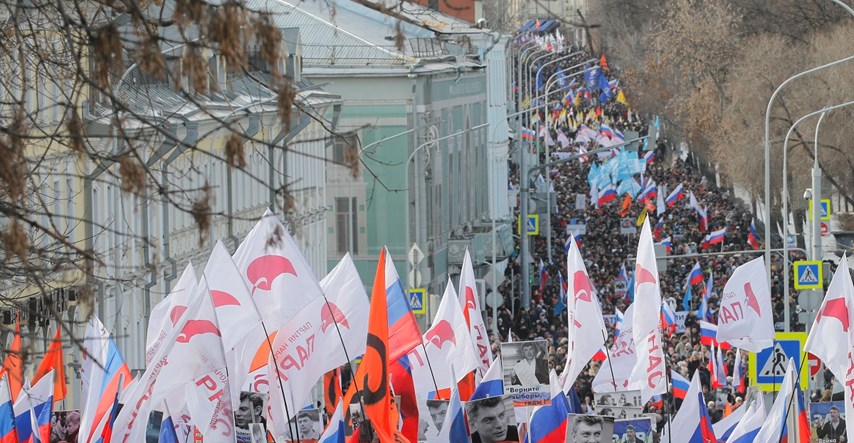 Tisuće Rusa marširaju u znak sjećanja na ubijenog Putinovog kritičara