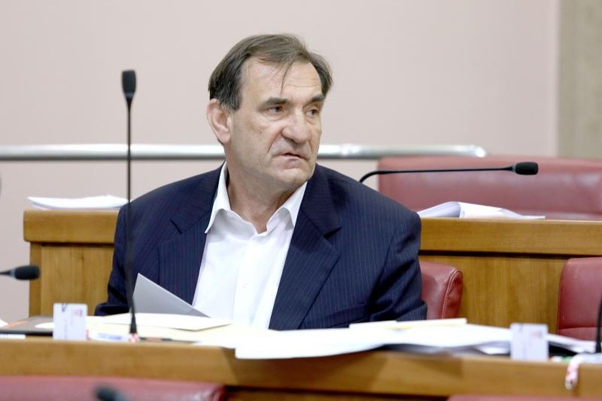 BURNO U SABORU "Pavelićevi sljedbenici ucjenjuju Bandića"