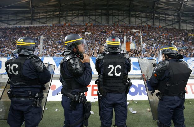Neredi na francuskom derbiju: Navijači "objesili" izdajnika Valbuenu