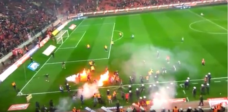 Olympiakosu oduzeli tri boda zbog divljanja huligana nakon derbija