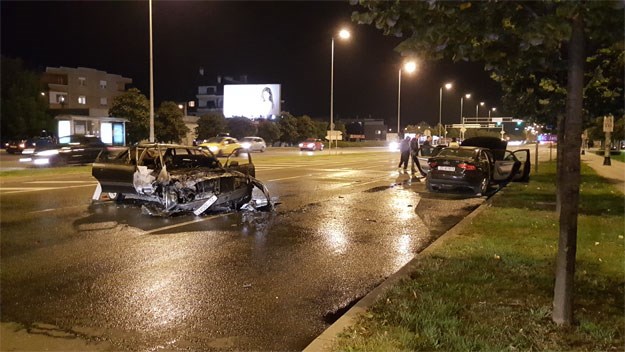 FOTO Četiri auta se sudarila na Vrbanima, jedan izgorio, dvije osobe u bolnici