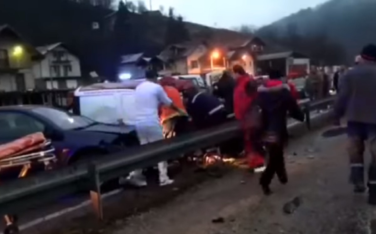 U strašnom sudaru dvaju vozila i autobusa u BiH poginula dva mlada Hrvata