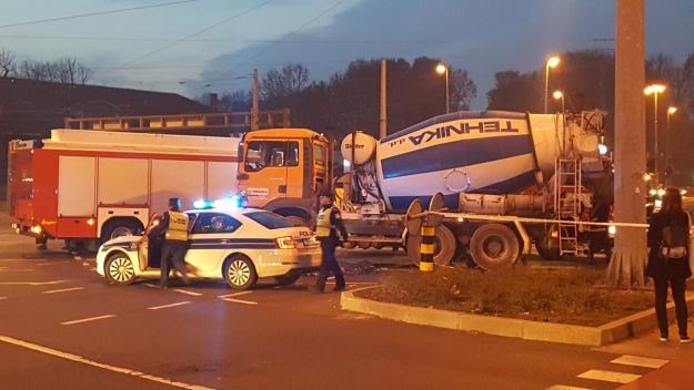 Nesreća u Branimirovoj: Muškarac umro ispod kamiona, vatrogasci ga očajnički pokušavali izvući