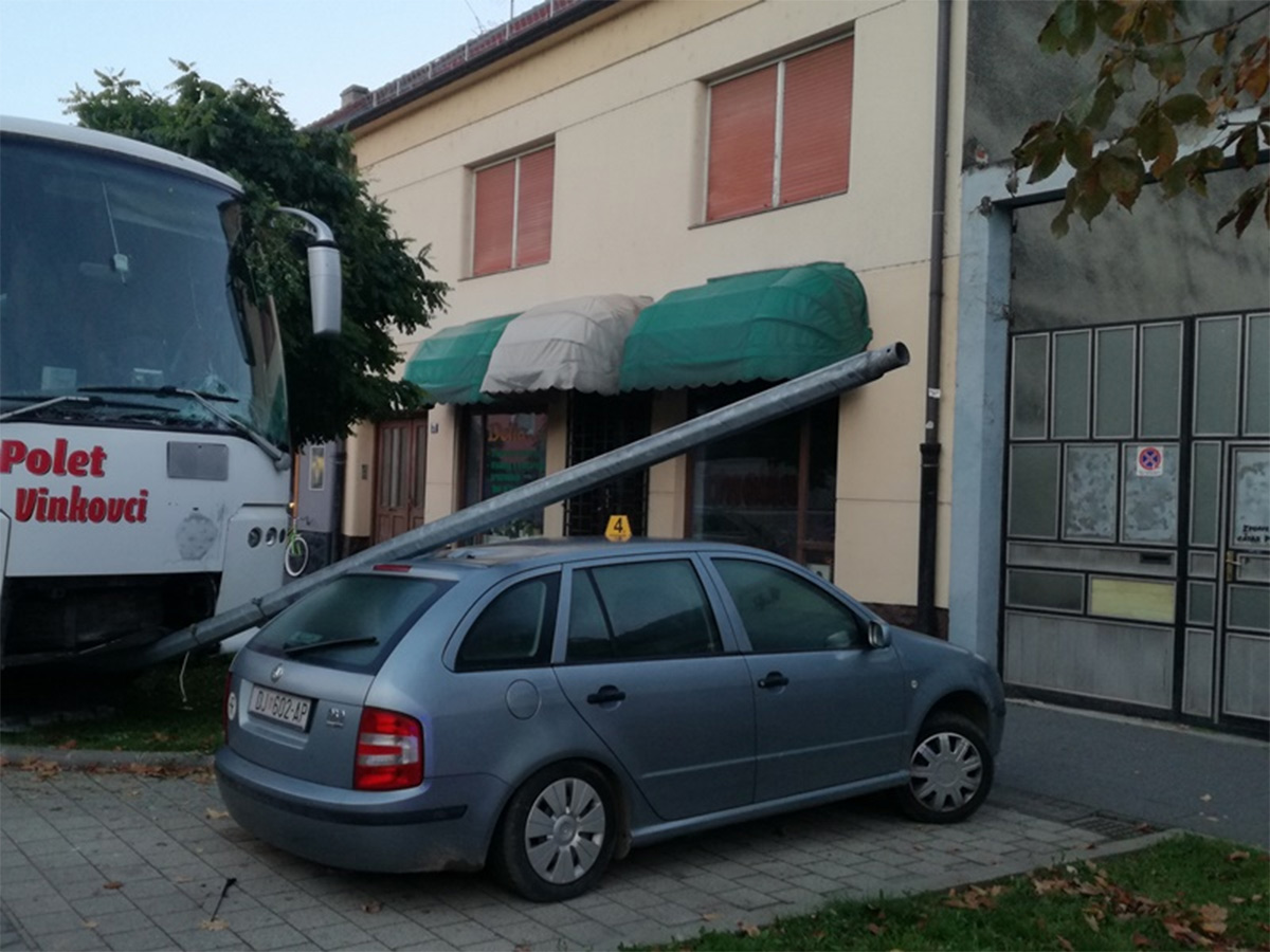 Teška nesreća u Đakovu, umro vozač autobusa, putnici neozlijeđeni