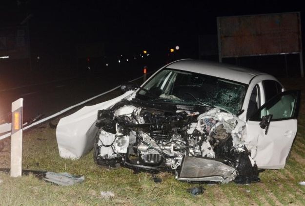 Pretjecao dva automobila pa skrivio sudar na cesti za Sisak: Poginuo 19-godišnjak, druga osoba teško ozlijeđena