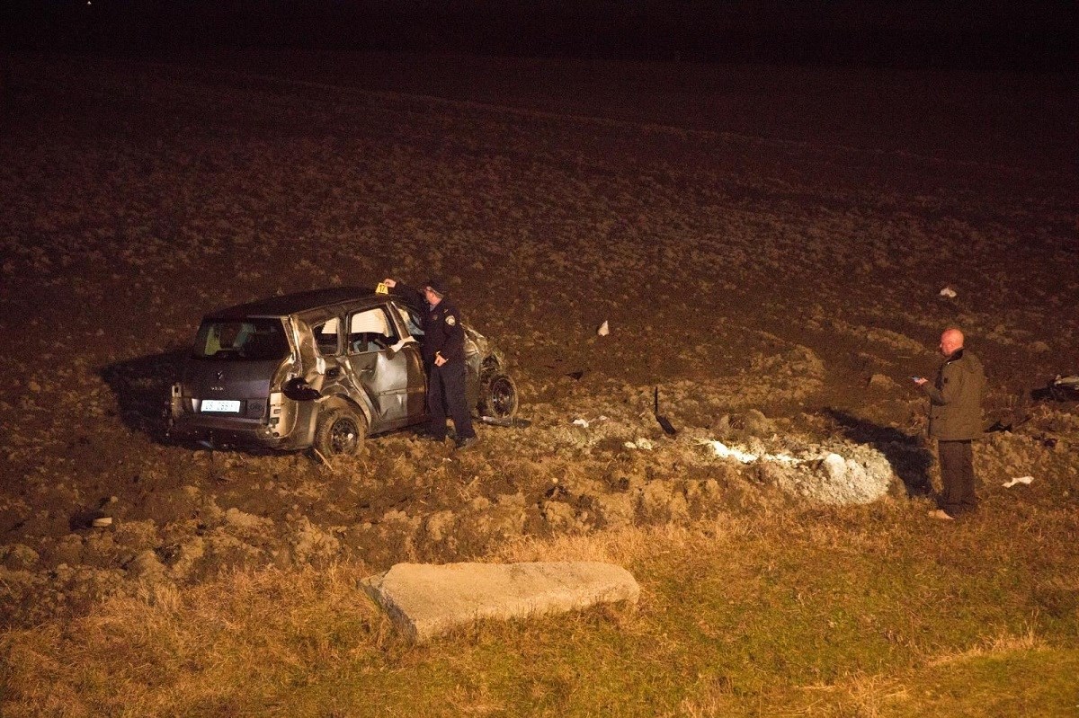 Teška nesreća u Baranji, muškarac poginuo nakon što je auto sletio u kanal