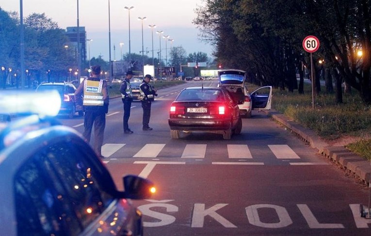 Nesreća u Zagrebu, auto naletio na pješakinju na zebri