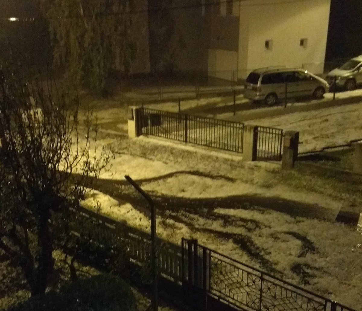 FOTO Nevrijeme kraj Sesveta, tuča prekrila ulice